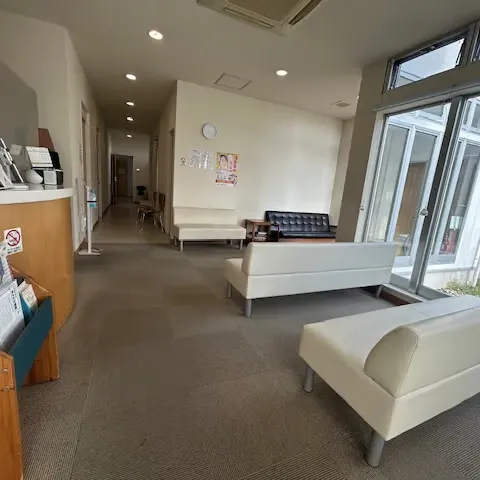 待合室から診察室前通路